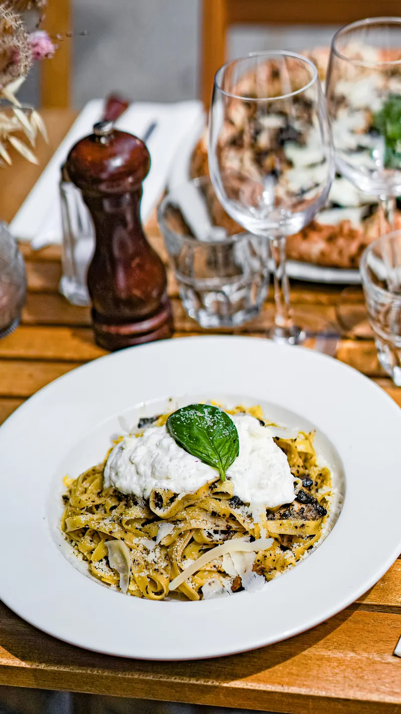 Assiette de pâtes dressée, restaurant en Côtes-d'Armor