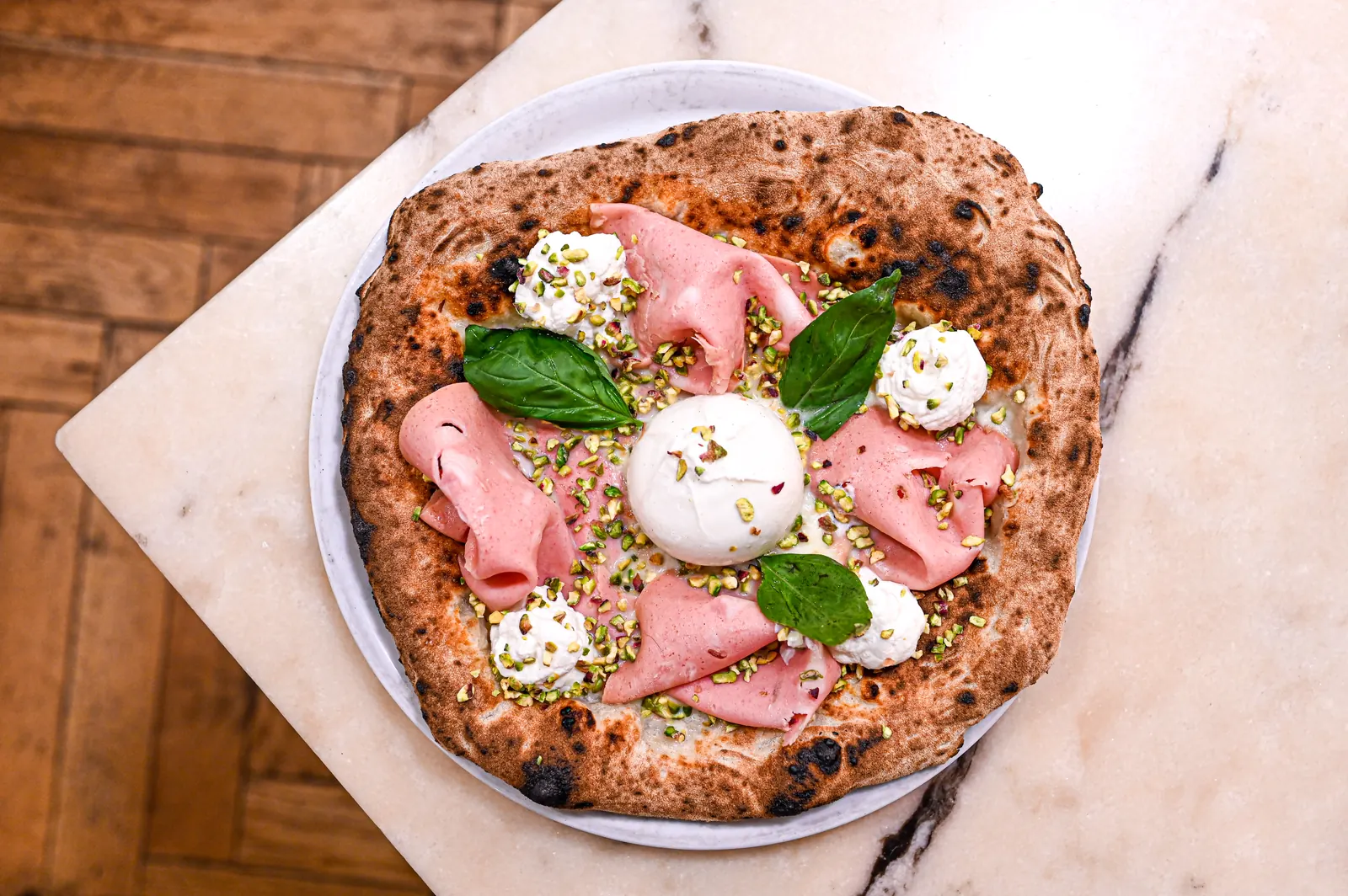 Pizza à la mortadelle et burrata, restaurant à Paimpol